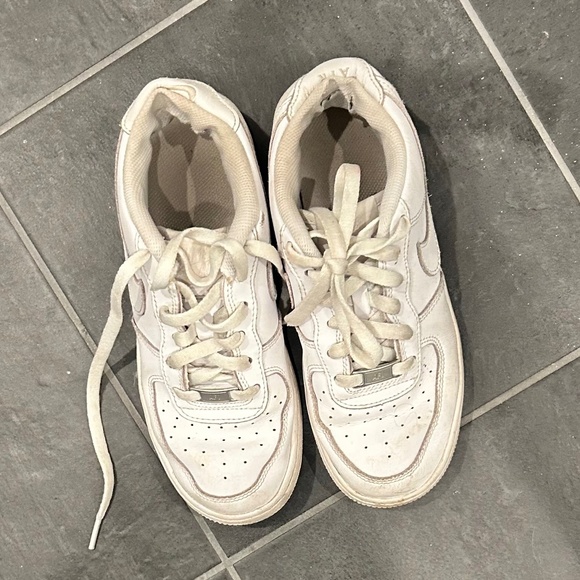 Air Force 1 Nikes - Picture 4 of 4